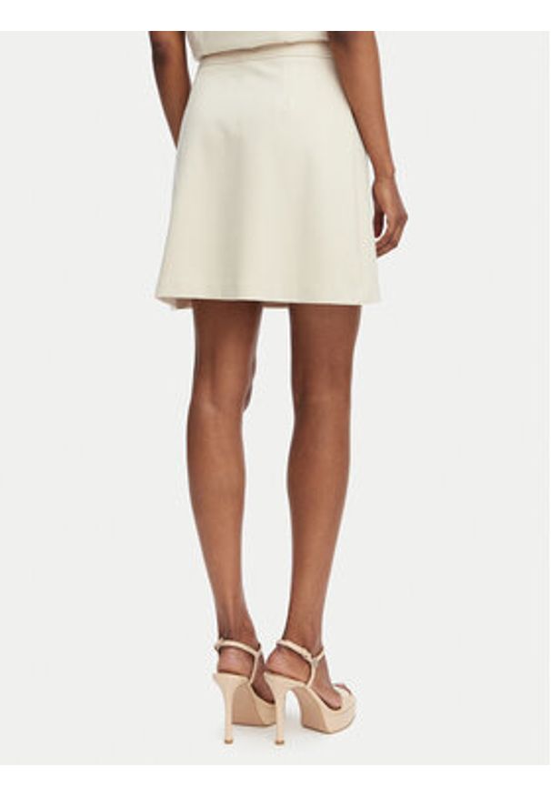 Guess Spódnica mini W6RD57 KCMU2 Beżowy Classic Fit. Kolor: beżowy. Materiał: syntetyk