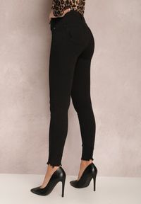 Renee - Czarne Spodnie Skinny Tenyrea. Kolor: czarny. Materiał: jeans. Długość: długie. Wzór: aplikacja. Styl: klasyczny