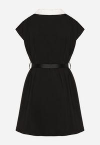 Born2be - Czarna Wiskozowa Sukienka Rozkloszowana z Koszulowym Kołnierzykiem i Paskiem Aluella. Okazja: na co dzień, na spotkanie biznesowe. Typ kołnierza: kołnierzyk koszulowy. Kolor: czarny. Materiał: wiskoza. Długość rękawa: krótki rękaw. Typ sukienki: koszulowe. Styl: casual, elegancki, biznesowy #3