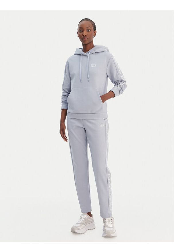 EA7 Emporio Armani Dres 7W000116 AF10443 U9309 Błękitny Regular Fit. Kolor: niebieski. Materiał: syntetyk