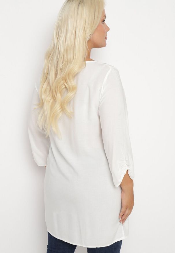 Born2be - Biała Klasyczna Tunika z Marszczonymi Rękawami Evianas. Okazja: na co dzień. Kolor: biały. Styl: klasyczny