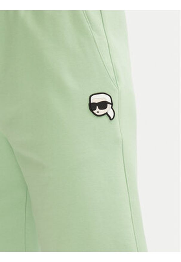Karl Lagerfeld - KARL LAGERFELD Szorty sportowe 705014 552900 Zielony Regular Fit. Kolor: zielony. Materiał: bawełna. Styl: sportowy
