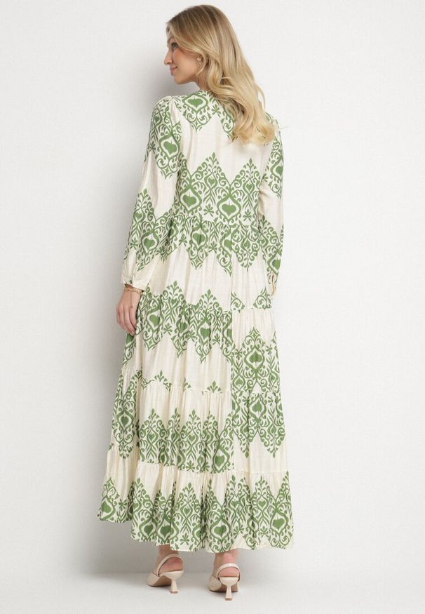 Born2be - Zielona Sukienka z Wiskozą o Rozkloszowanym Kroju z Guzikami Ilovella. Okazja: na spacer, na co dzień. Kolor: zielony. Materiał: wiskoza. Styl: elegancki, casual