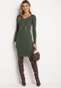 Born2be - Ciemnozielona Sweterkowa Sukienka Midi z Guzikami Zeilie. Kolor: zielony. Materiał: dzianina. Długość: midi #2