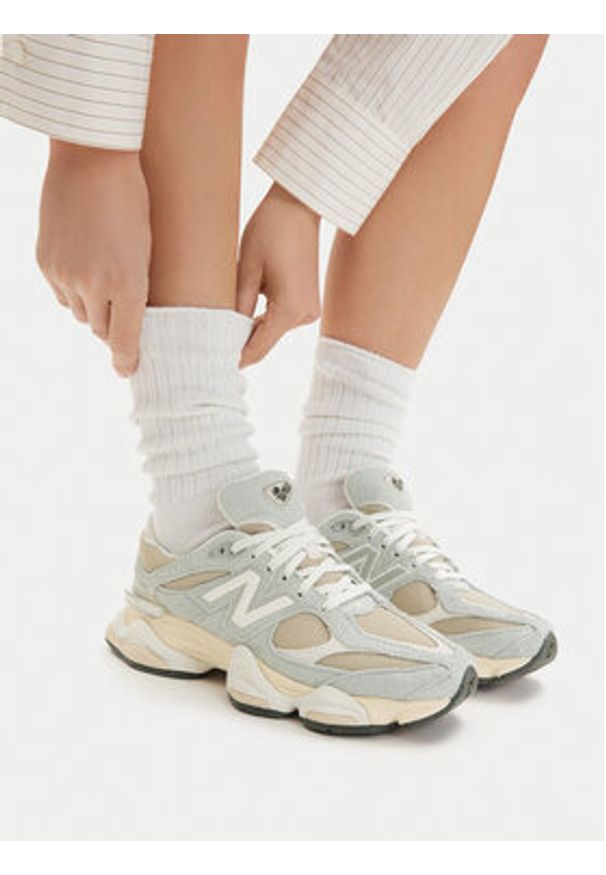 New Balance Sneakersy U9060440 Szary. Kolor: szary. Materiał: zamsz, skóra