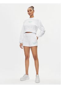 Calvin Klein Jeans Szorty sportowe Stacked Institutional J20J223136 Biały Relaxed Fit. Kolor: biały. Materiał: bawełna