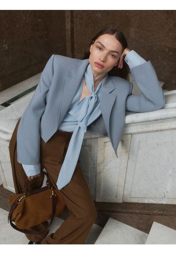 Reserved - Krótka marynarka - granatowy. Kolor: niebieski. Materiał: wiskoza, tkanina. Długość: krótkie