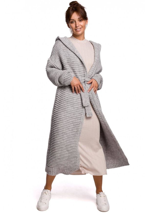 BE Knit - Długi kardigan z kapturem i paskiem do przewiązania. Typ kołnierza: kaptur. Materiał: wełna, nylon, akryl. Długość rękawa: długi rękaw. Długość: długie. Wzór: ze splotem