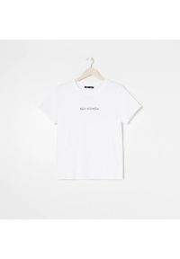 Sinsay - Koszulka z napisem - Biały. Kolor: biały. Wzór: napisy