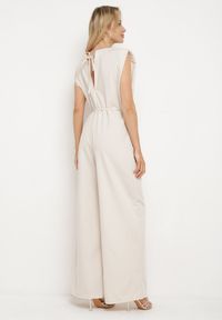 Born2be - Beżowy Wiązany Kombinezon z Prostymi Nogawkami i Wiskozą oraz Kwiatową Aplikacją Dimenna. Kolor: beżowy. Materiał: wiskoza. Wzór: aplikacja, kwiaty. Styl: elegancki #3