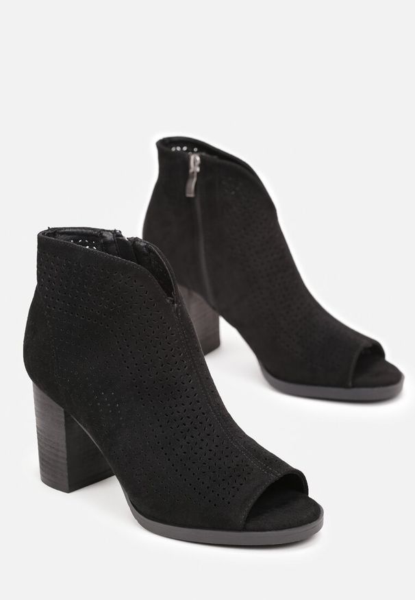 Renee - Czarne Botki Peep Toe na Słupku Zdobione Drobnymi Wycięciami Sallely. Nosek buta: otwarty. Kolor: czarny. Wzór: aplikacja. Obcas: na słupku