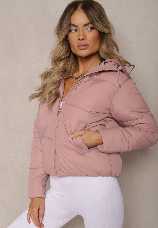Renee - Różowa Kurtka Pikowana Wykończona Kapturem Aviatoria. Okazja: na co dzień, do pracy. Kolor: różowy. Materiał: jeans. Styl: elegancki, casual