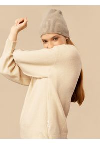 outhorn - Sweter oversize damski Outhorn - kremowy. Kolor: beżowy. Materiał: dzianina #1