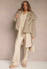 Renee - Jasnobeżowy Komplet z Dzianiny z Wełną Długi Kardigan Spodnie i Kamizelka Otizane. Kolekcja: plus size. Kolor: beżowy. Materiał: dzianina, wełna. Wzór: aplikacja