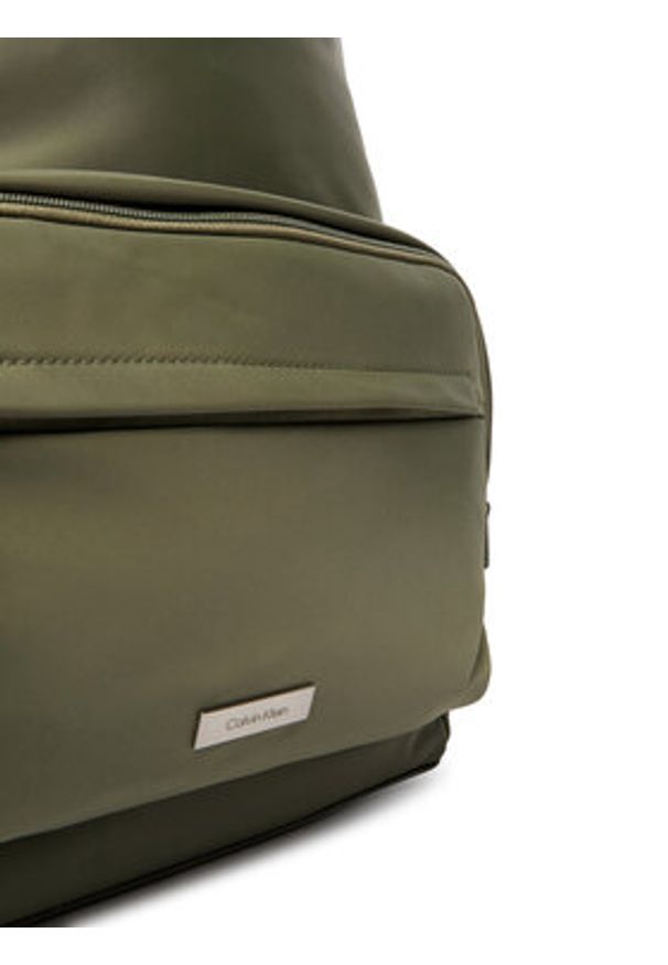 Calvin Klein Saszetka Sleek Round Backpack LV04D3143G Zielony. Kolor: zielony. Materiał: skóra