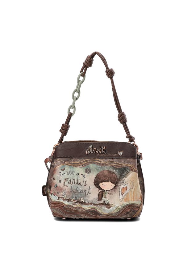 Brązowa Torebka Anekke Modna Listonoszka Damska Z Laleczką. Kolor: brązowy. Wzór: aplikacja. Materiał: zdobione, skórzane. Styl: elegancki, casual