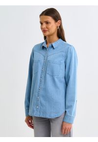 Big-Star - Koszula damska jeansowa na zatrzaski błękitna Arana 110. Typ kołnierza: kołnierzyk klasyczny. Kolor: niebieski. Materiał: jeans. Wzór: aplikacja. Styl: klasyczny, elegancki #4