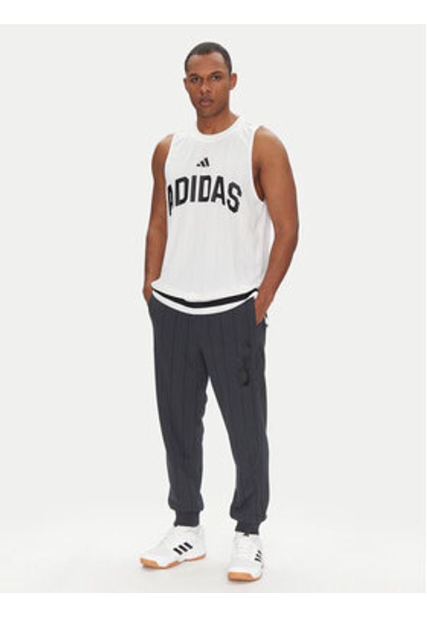 Adidas - adidas Spodnie dresowe Seasonal Essentials US Sport JD8101 Szary Regular Fit. Kolor: szary. Materiał: bawełna