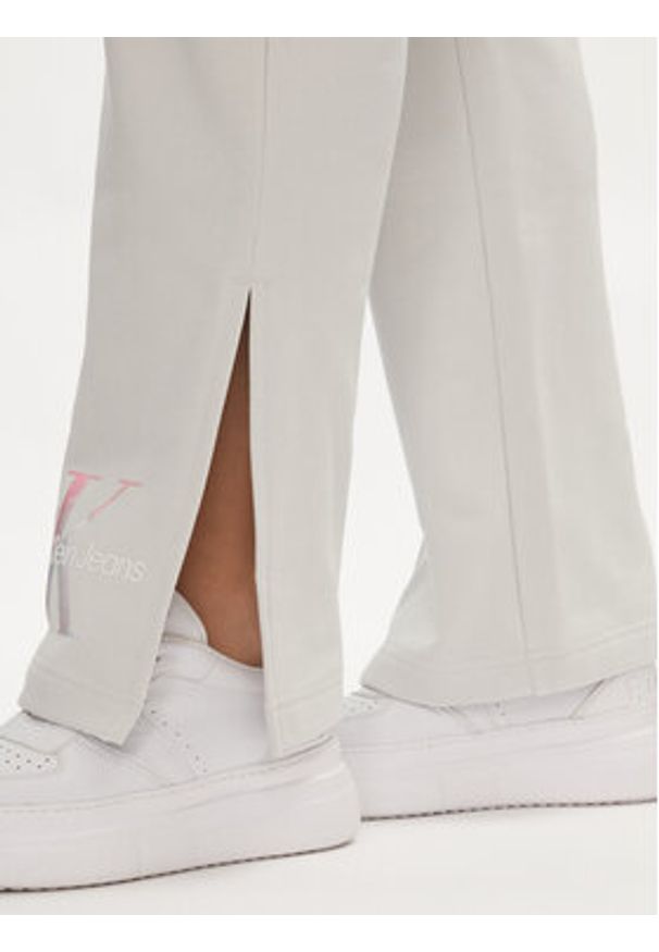Calvin Klein Jeans Spodnie dresowe Diffused Monologo J20J223422 Szary Regular Fit. Kolor: szary. Materiał: bawełna