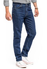 Mustang - MUSTANG TRAMPER TAPERED MĘSKIE SPODNIE JEANSOWE JEANSY DENIM BLUE 1014044 5000 980. Okazja: na spotkanie biznesowe, na randkę, do pracy, na co dzień. Styl: sportowy, casual, biznesowy, elegancki, klasyczny