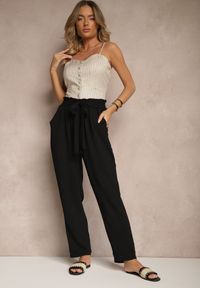 Renee - Czarne Spodnie High Waist Ozdobione Wiązanym Paskiem Araleira. Okazja: na co dzień, na spacer. Stan: podwyższony. Kolor: czarny. Materiał: jedwab. Długość: długie. Wzór: aplikacja. Sezon: wiosna. Styl: casual
