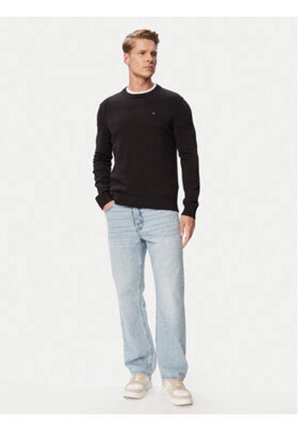 Tommy Jeans Sweter Essential DM0DM22853 Czarny Slim Fit. Kolor: czarny. Materiał: bawełna