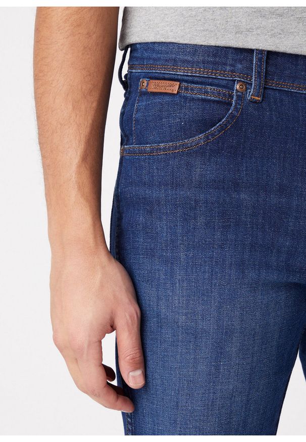 Wrangler - WRANGLER TEXAS SHORTS MĘSKIE SZORTY KRÓTKIE SPODENKI JEANSOWE STARLITE W11CYJ38E 112145757. Materiał: jeans. Długość: krótkie