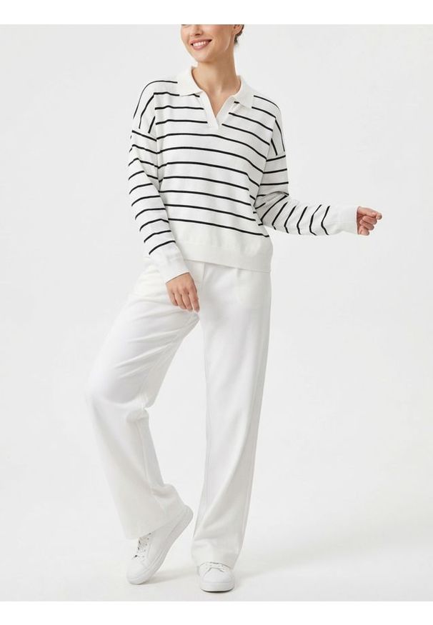 Sinsay - Sweter w paski z kołnierzykiem - biały. Kolor: biały. Wzór: paski