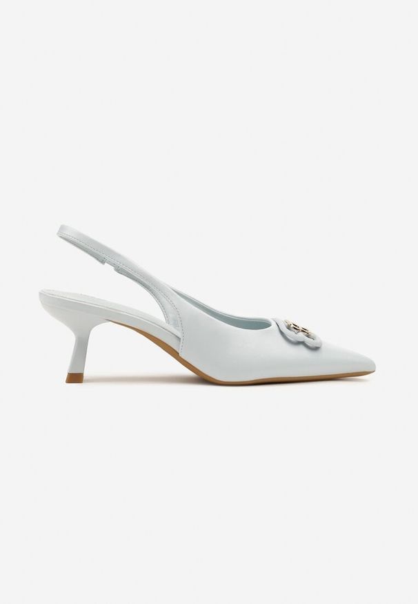 Renee - Niebieskie Sandały Vices na Kaczuszce Typu Slingback Ozdobione Metaliczną Aplikacją Lilarunea. Okazja: na co dzień. Kolor: niebieski. Materiał: jeans. Wzór: aplikacja. Sezon: lato. Obcas: na szpilce. Styl: elegancki, casual