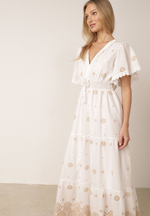Born2be - Biało-Beżowa Bawełniana Sukienka Boho Zdobiona Etno Haftem i Chwostami Metona. Okazja: na co dzień, na spacer. Kolor: biały. Materiał: bawełna. Wzór: aplikacja, haft. Typ sukienki: proste. Styl: boho, etno