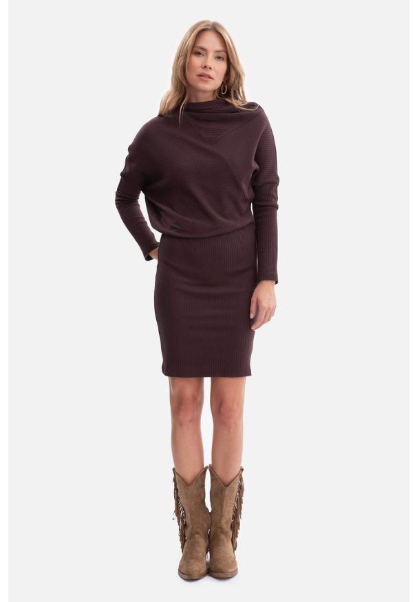 BeWear - Bawełniana ołówkowa sukienka z dzianiny zbluzowana c.brąz. Okazja: na co dzień. Kolor: brązowy. Materiał: dzianina, bawełna. Typ sukienki: ołówkowe. Styl: casual