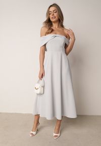 Born2be - Niebieska Koktajlowa Sukienka VICES Hiszpanka o Rozkloszowanym Kroju Diolora. Typ kołnierza: dekolt hiszpanka. Kolor: niebieski. Materiał: poliester. Typ sukienki: rozkloszowane. Styl: wizytowy #7