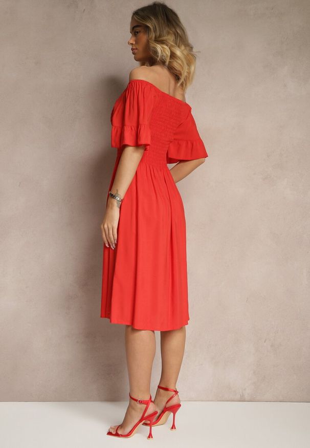 Renee - Czerwona Sukienka Rozkloszowana z Bawełny z Bufkami w Ramionach i Gumkami w Biuście Norlio. Okazja: na co dzień. Kolor: czerwony. Materiał: bawełna. Typ sukienki: rozkloszowane. Styl: casual, elegancki, klasyczny