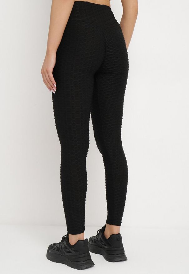 Born2be - Czarne Legginsy Sportowe z Elastyczną Gumką i Tłoczonym Wzorem Ardisa. Okazja: na co dzień. Kolor: czarny. Styl: sportowy