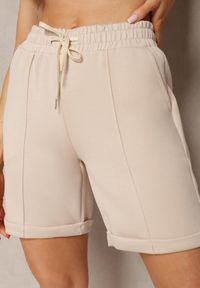 Renee - Beżowe Casualowe Szorty High Waist z Kieszeniami Wykończone Gumką Shezetta. Okazja: na co dzień. Stan: podwyższony. Kolor: beżowy. Materiał: materiał. Sezon: lato. Styl: casual
