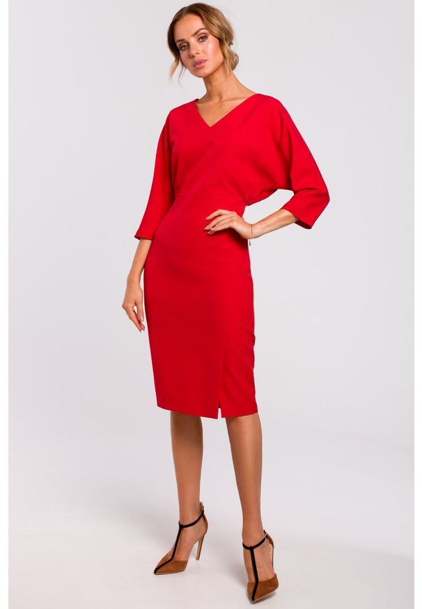 e-margeritka - Sukienka ołówkowa z kimonową górą czerwona - s. Okazja: do pracy, na imprezę. Kolor: czerwony. Materiał: tkanina, poliester, elastan, materiał. Typ sukienki: ołówkowe. Styl: elegancki, klasyczny
