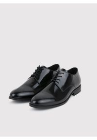 Pako Lorente - PAKO LORENTE – Czarne derby męskie. Okazja: na wesele, na ślub cywilny. Kolor: czarny. Styl: elegancki #1
