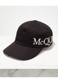 Alexander McQueen - ALEXANDER MCQUEEN - Czarna czapka z logo. Kolor: czarny. Materiał: bawełna. Wzór: haft. Styl: casual #2
