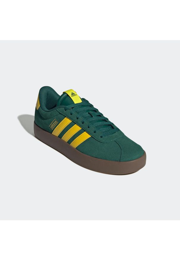 Adidas - Buty do chodzenia męskie ADIDAS VL Court 3.0. Kolor: zielony. Materiał: zamsz, kauczuk, skóra, syntetyk. Szerokość cholewki: normalna. Sport: turystyka piesza