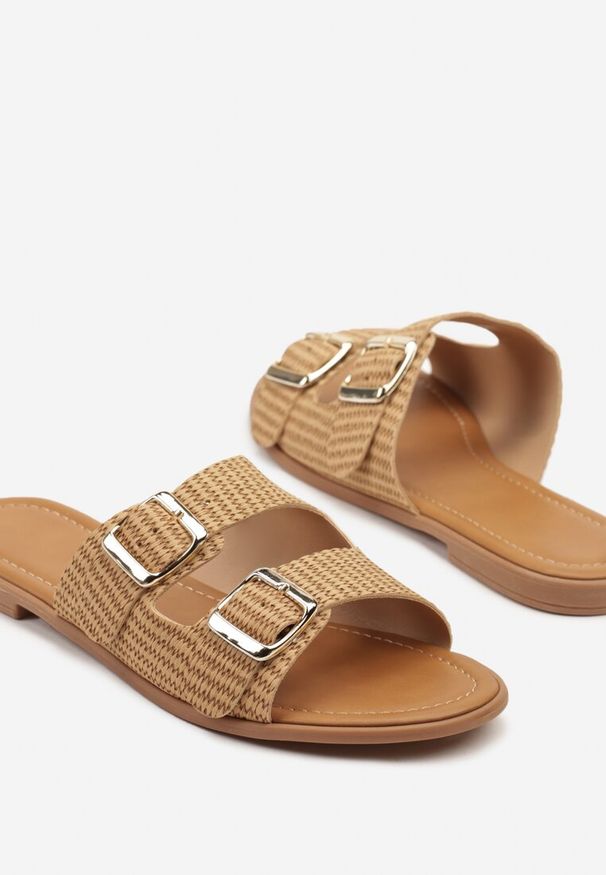 Born2be - Ciemnobeżowe Klapki z Dwoma Paskami i Klamrami Iffunise. Okazja: na spacer, na co dzień. Kolor: beżowy. Materiał: jeans. Styl: elegancki, casual