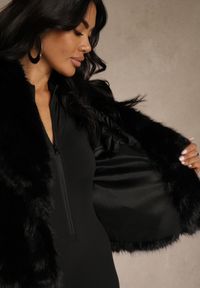 Renee - Czarna Kurtka Futerko Ozdobione Kołnierzem Wedarea. Okazja: na imprezę. Kolor: czarny. Materiał: futro. Wzór: aplikacja. Styl: elegancki #4