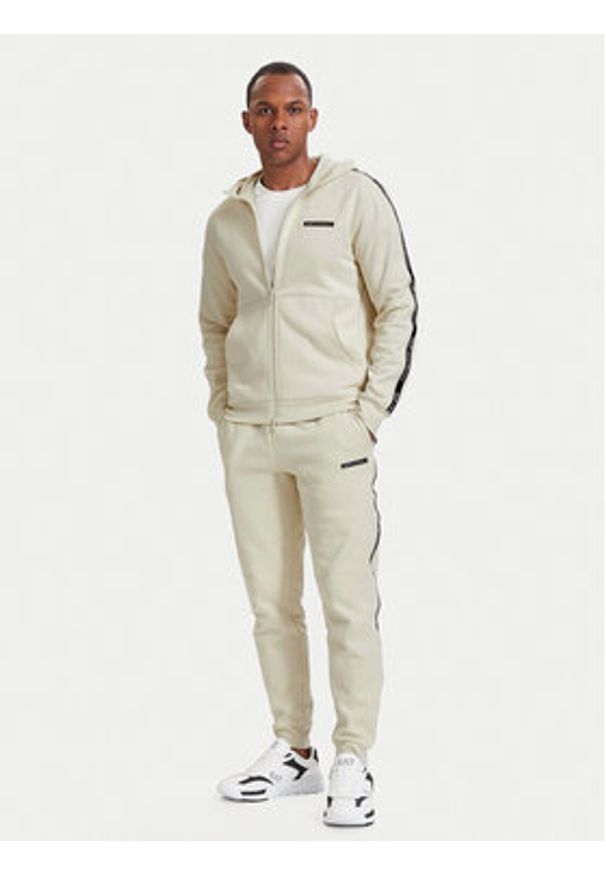 EA7 Emporio Armani Spodnie dresowe 7M002198 AF10377 U1079 Beżowy jasny Slim Fit. Kolor: beżowy. Materiał: bawełna