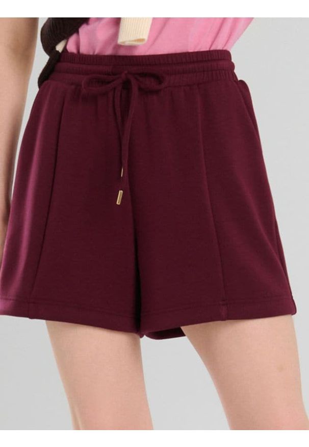 Sinsay - Szorty dresowe z wiązaniem soft touch - bordowy. Kolor: czerwony. Materiał: dresówka
