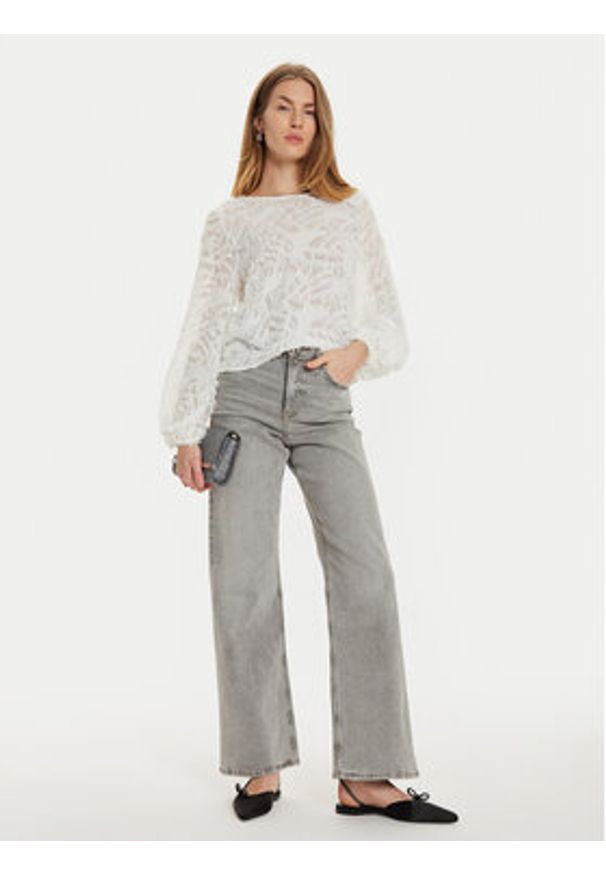 Gina Tricot Bluzka 23424 Biały Regular Fit. Kolor: biały. Materiał: syntetyk