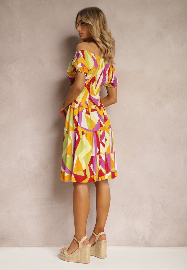 Renee - Żółto-Różowa Sukienka z Wiskozy o Rozkloszowanym Kroju z Gumką w Talii i Ozdobnymi Guzikami Moonxeena. Okazja: na co dzień. Kolor: żółty. Materiał: wiskoza. Typ sukienki: rozkloszowane, proste. Styl: casual