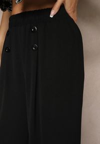 Renee - Czarne Spodnie z Bawełną o Szerokim Kroju High Waist Ozdobione Guzikami Morritia. Okazja: na co dzień. Stan: podwyższony. Kolor: czarny. Materiał: bawełna. Wzór: aplikacja. Styl: elegancki, casual #3