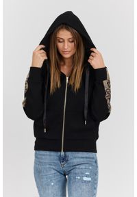 Guess - GUESS Czarna damska rozpinana bluza Hood Studs Logo. Typ kołnierza: kaptur. Kolor: czarny. Długość rękawa: długi rękaw. Długość: długie. Wzór: aplikacja