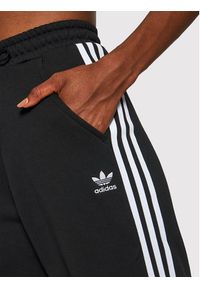 Adidas - adidas Spodnie dresowe Jogger GD2260 Czarny Regular Fit. Kolor: czarny. Materiał: bawełna, dresówka #3