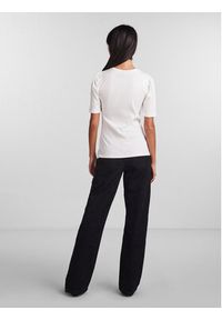 Pieces T-Shirt 17133700 Biały Slim Fit. Kolor: biały. Materiał: bawełna
