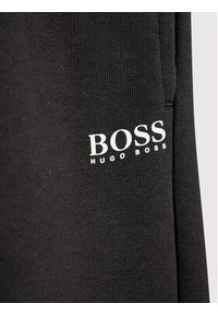 BOSS - Boss Spodnie dresowe J24753 S Czarny Regular Fit. Kolor: czarny. Materiał: bawełna #3
